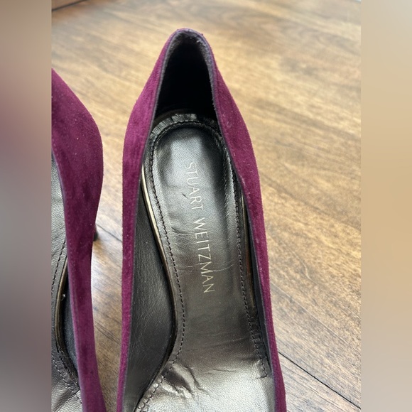 Stuart Weitzman suede pumps. Size 8. Maroon color. - Picture 4 of 11
